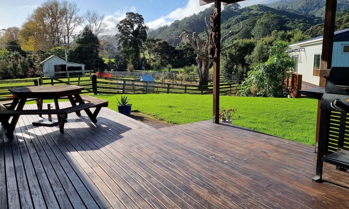 Coromandel Casa | Pet Friendly/Close to Town/Quiet Location/Internet/Smart TV/Fisherman Friendly