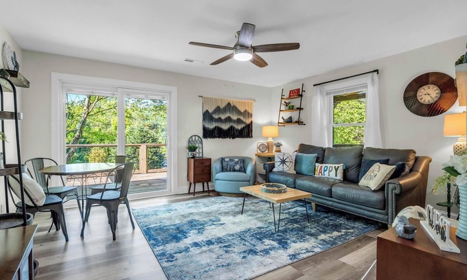 Hendersonville Cabina | Pet-Friendly, Convenient Cabin Minutes from Downtown Hendersonville