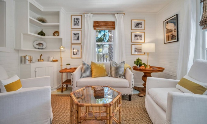 Thunderbolt Casa | Pet Friendly Cottage In Thunderbolt w/ Parking + Large Yard by Lucky Savannah