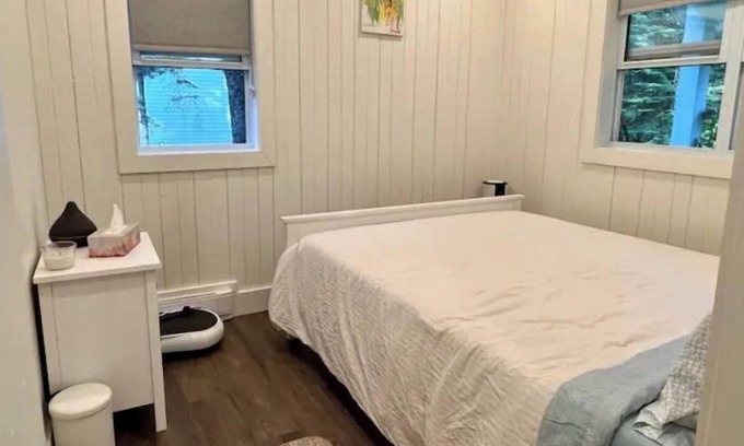Port Sydney Cabaña | Pet friendly Cottage on Mary Lake - must see