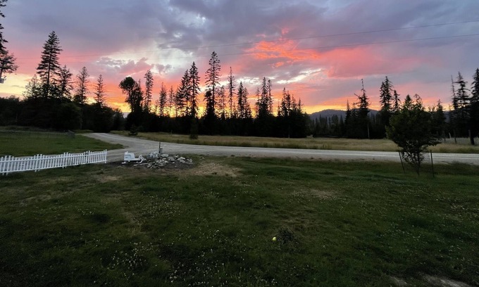 Sagle Casa | Pet Friendly Country Home for the Holidays!