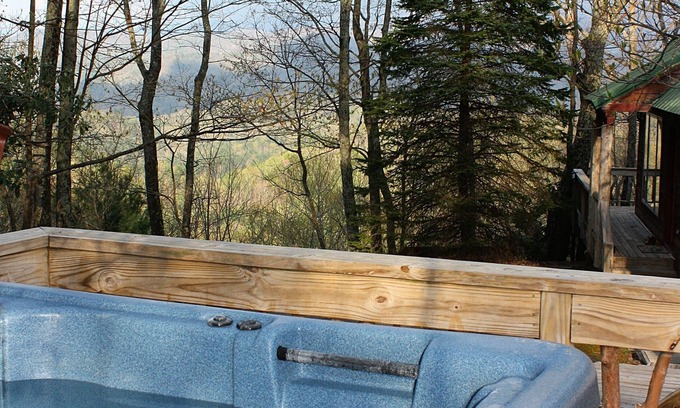 Ferguson Cabina | Acogedora cabaña de montaña con bañera de hidromasaje, chimenea, cerca de Boone