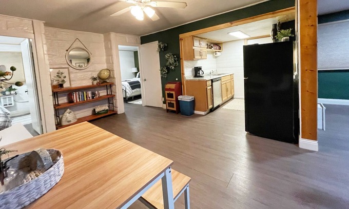 Ashford Cabaña | Pet Friendly Cozy Cottage 1/2 Mile from Mt. Rainier