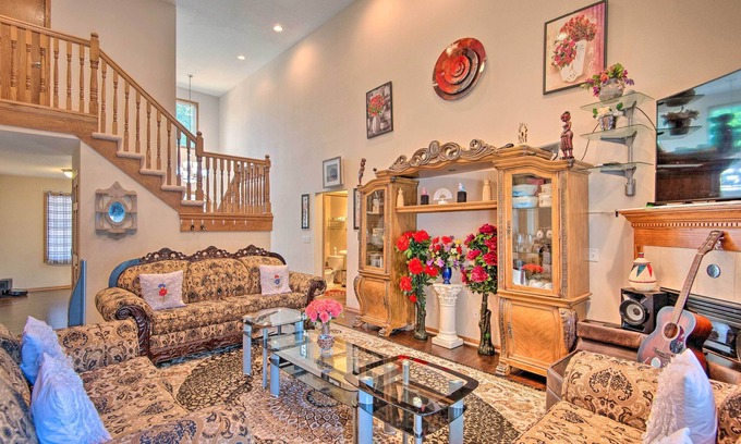 Des Moines Casa | Pet-Friendly Des Moines Home w/ Fenced Yard!