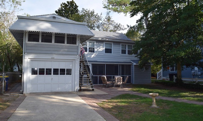 South Rehoboth Casa | Pet Friendly Downtown Rehoboth Beach 4BR Home w/ Parking