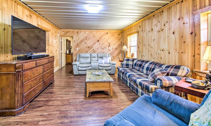 Ellijay Casa | Pet-Friendly Ellijay Escape w/ Yard & Grill!