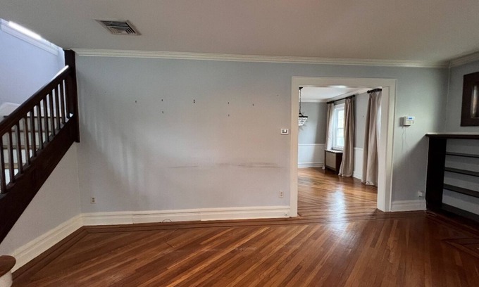 Westfield Casa | Pet friendly, empty home with large grassy backyard!