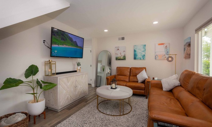 Peacock Casa | Pet-Friendly Entire Home in Oceanside between Beach & San Diego theme parks!