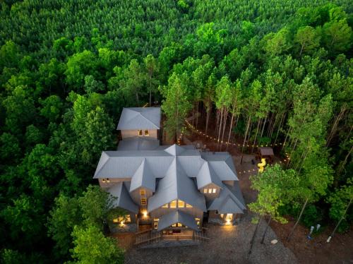 Pickens Casa | Pet friendly family cabin with firepit creek outdoor kitchen playset & more