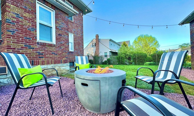 Annville Casa | Pet Friendly! Firepit & Gameroom- Walk To Restaurants, 15 Mins To Hershey Park!