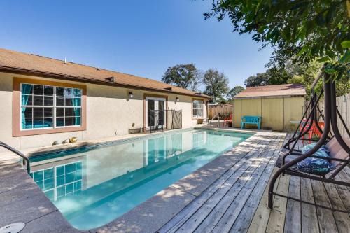 Fort Walton Beach Casa | Pet-Friendly Fort Walton Beach Home 4 Mi to Ocean