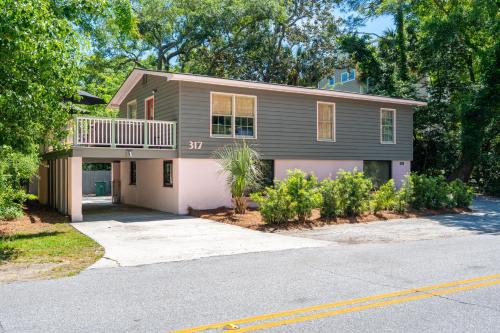 Folly Beach Casa | Pet Friendly Folly Vacation Three Bedroom Cottage 317 East