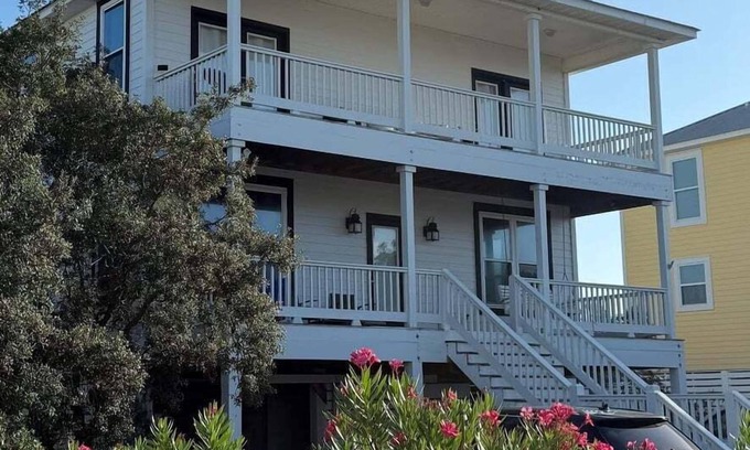 Morgantown Casa | Pet Friendly- Fort Morgan | Sleeps 12 | 3BR | 2.5BA