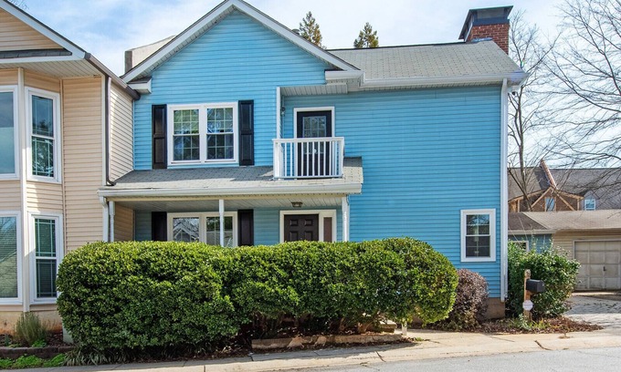 Decatur Heights Casa | Pet-friendly, freshly renovated, 2 bd/2.5 bath townhome in Decatur!