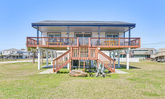 Galveston Casa | Pet-Friendly Galveston Home: Walk to Beaches!