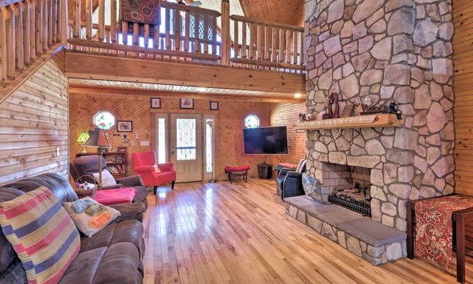 Luray Cabina | Pet Friendly Garnerland Home w/ Deck & Porch!