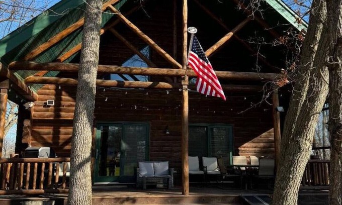 Garrison Cabina | Pet-Friendly Garrison Retreat