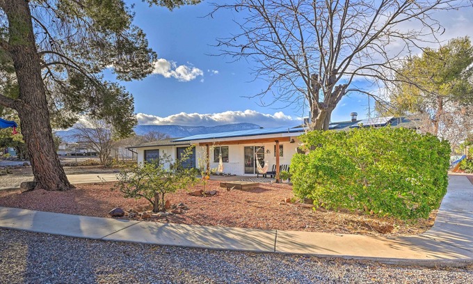 Cottonwood-Verde Village Casa | Pet-Friendly Gem w/ Treehouse: 20 Mi to Sedona