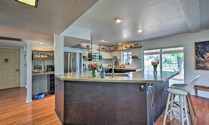 Cottonwood-Verde Village Cabaña | Pet-friendly Gem w/ Treehouse: 20 Mi to Sedona