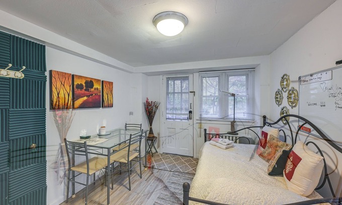 Great Neck Casa | Pet-Friendly Great Neck Home ~ 1 Mi to Kings Point
