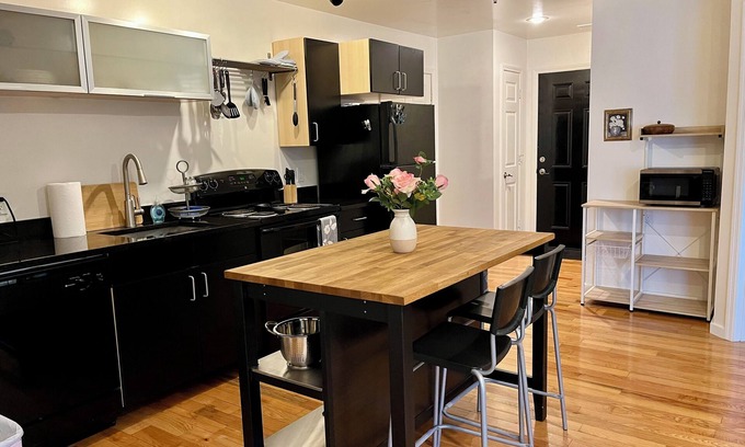 Kirksville Apartamento | Pet friendly ground level 30days+ 60in TV 0.4 mi to hospital / ATSU
