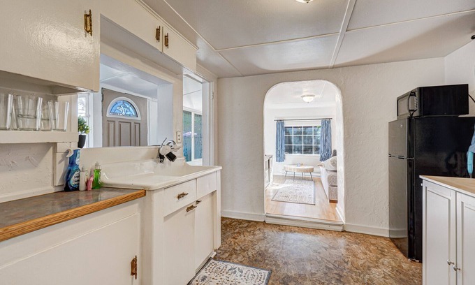 Colorado Springs Cabaña | Pet Friendly Home! Quick Walk to Old Colorado City