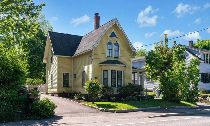 Kennebunkport Casa | Pet Friendly- Half a Mile to Downtown Dock-Square!