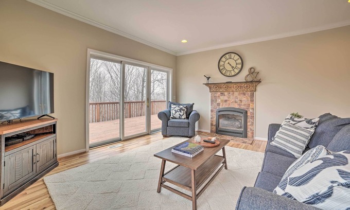 Harbor Springs Casa | Pet-Friendly Harbor Springs Home: Hot Tub + Pool!