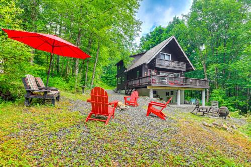 Montgomery Center Casa | Pet-Friendly Home with Deck 4 Mi to Jay Peak Resort