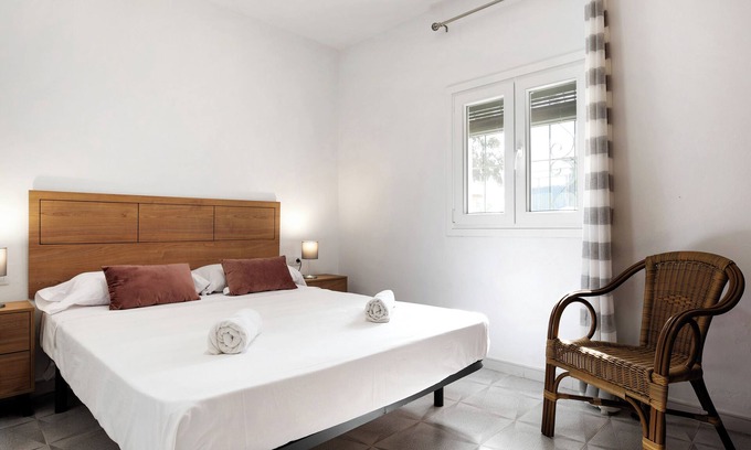 San Ambrosio Casa | Casa de vacaciones que admite mascotas "Villa Montenmedio 2" con vistas a la montaña y piscina