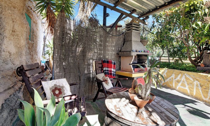 Fasnia Casa | Casa "Casas Cueva Alfer 2" con vistas al mar, jardín y Wi-Fi; admite mascotas