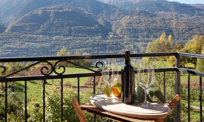 Teglio Casa | Casa de vacaciones que admite mascotas Casa Plácida con vistas a la montaña y jardín