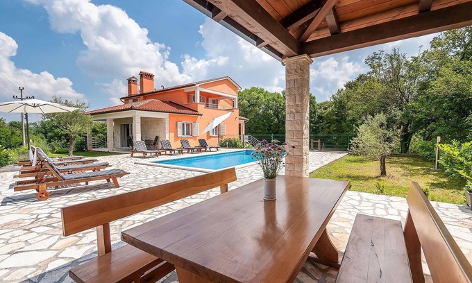 Topid Casa | Casa que admite mascotas en Labin -.