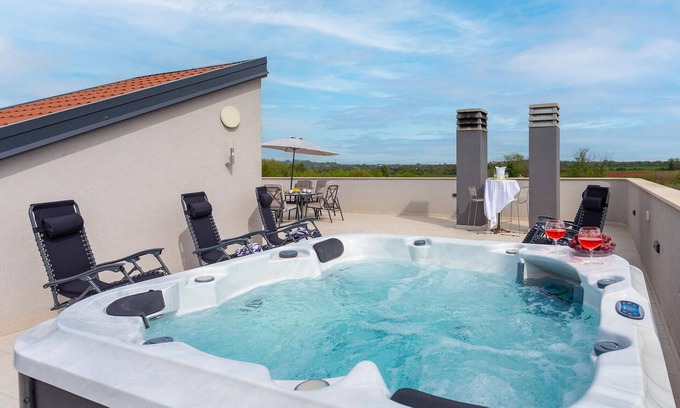 Pomer Casa | Acogedora casa en Pula con WiFi