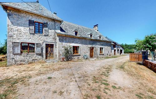 Saint-Julien-pres-Bort Casa | Pet Friendly Home In Sarroux - Saint Julien