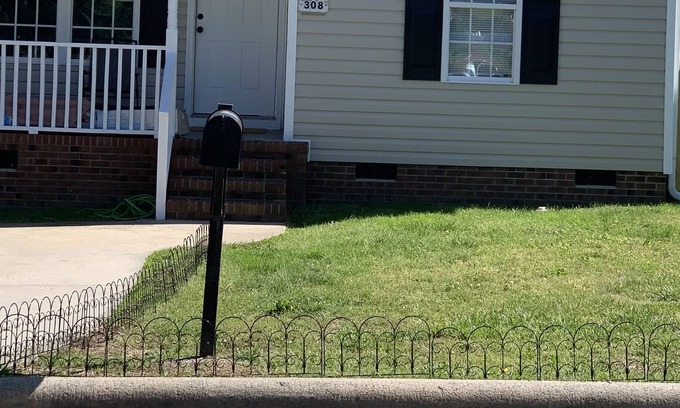 Graham Casa | Pet-friendly home near shops and restaurants