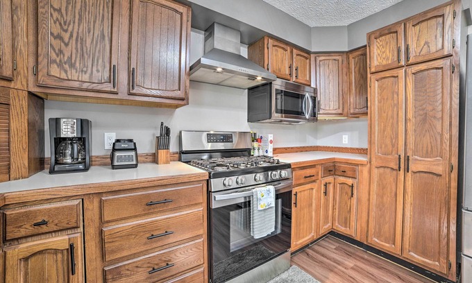 Johannesburg Casa | Pet-Friendly Home w/ Hot Tub in Northern Michigan!