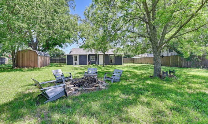Aubrey Casa | Pet-Friendly Home w/ 1-Acre Yard in Aubrey