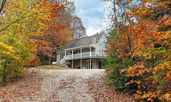 Conway Casa | Pet-Friendly Home w/ Hot Tub Near Cranmore!