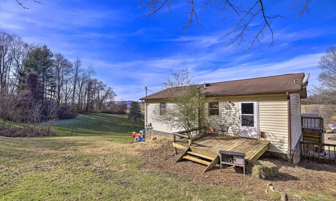 Meadowview Casa | Pet-Friendly Home w/ Grill & Farm in Meadowview!