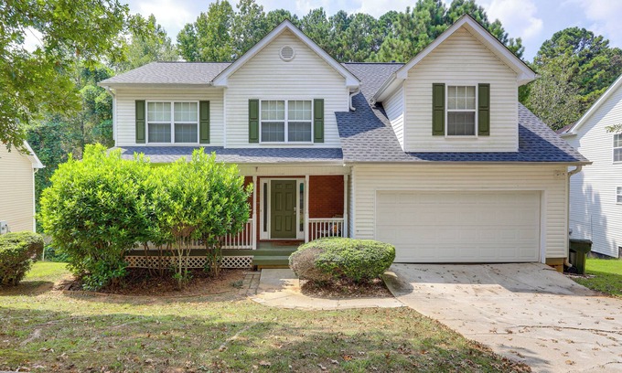 Snellville Casa | Pet-Friendly Home w/Pool Access in Snellville!