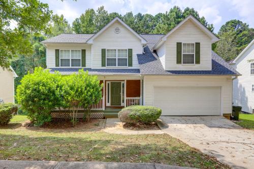 Snellville Casa | Pet-Friendly Home with Pool Access in Snellville!