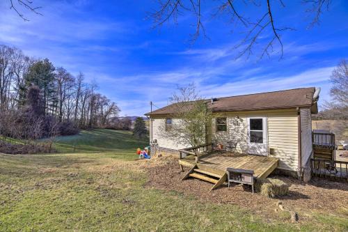 Meadowview Casa | Pet-Friendly Home with Grill and Farm in Meadowview!