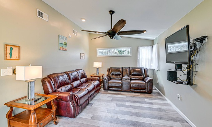 Town of Richmond Cabaña | Pet-Friendly Honeoye Cottage Rental: Walk to Lake!