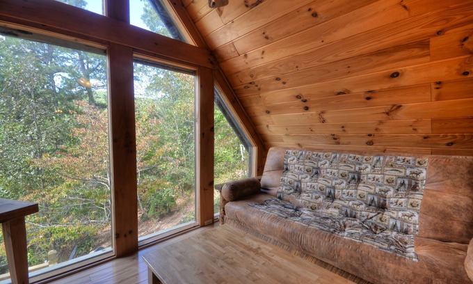 Almond Chalet De Esquí | Hoot Owl Hideaway. Mascota amigable. Bañera de hidromasaje. Chimenea, chimenea al aire libre. WIFI