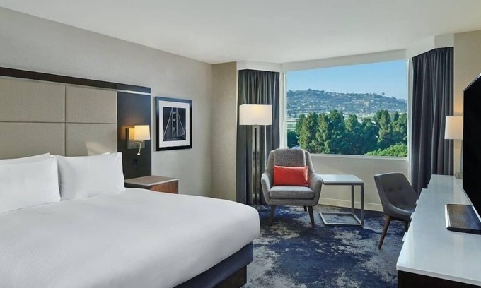 Redwood Shores Casa | Pet-friendly Hotel with Outdoor Pool, Waterfront Lagoon View, Prime Location!