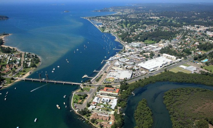 Batemans Bay Casa | Pet Friendly House Steps from Batemans Bay