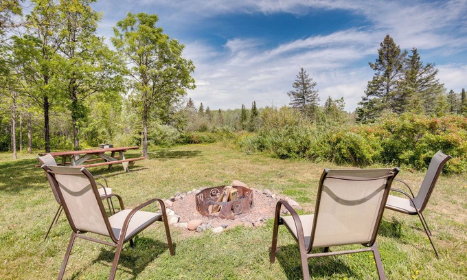 Iron River Cabina | Pet-Friendly Iron River Cabin with Fire Pit!
