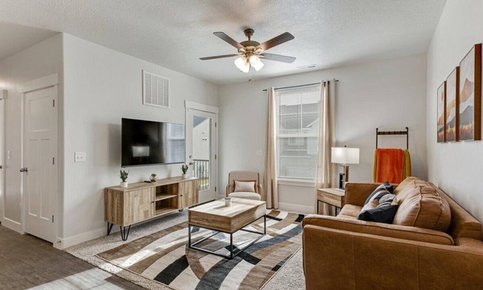 Lehi Condominio | Pet Friendly! King Bed! 30+ Day stays welcome!
