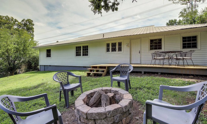 Knoxville Casa | Pet-Friendly Knoxville Rental w/ Fenced Yard!